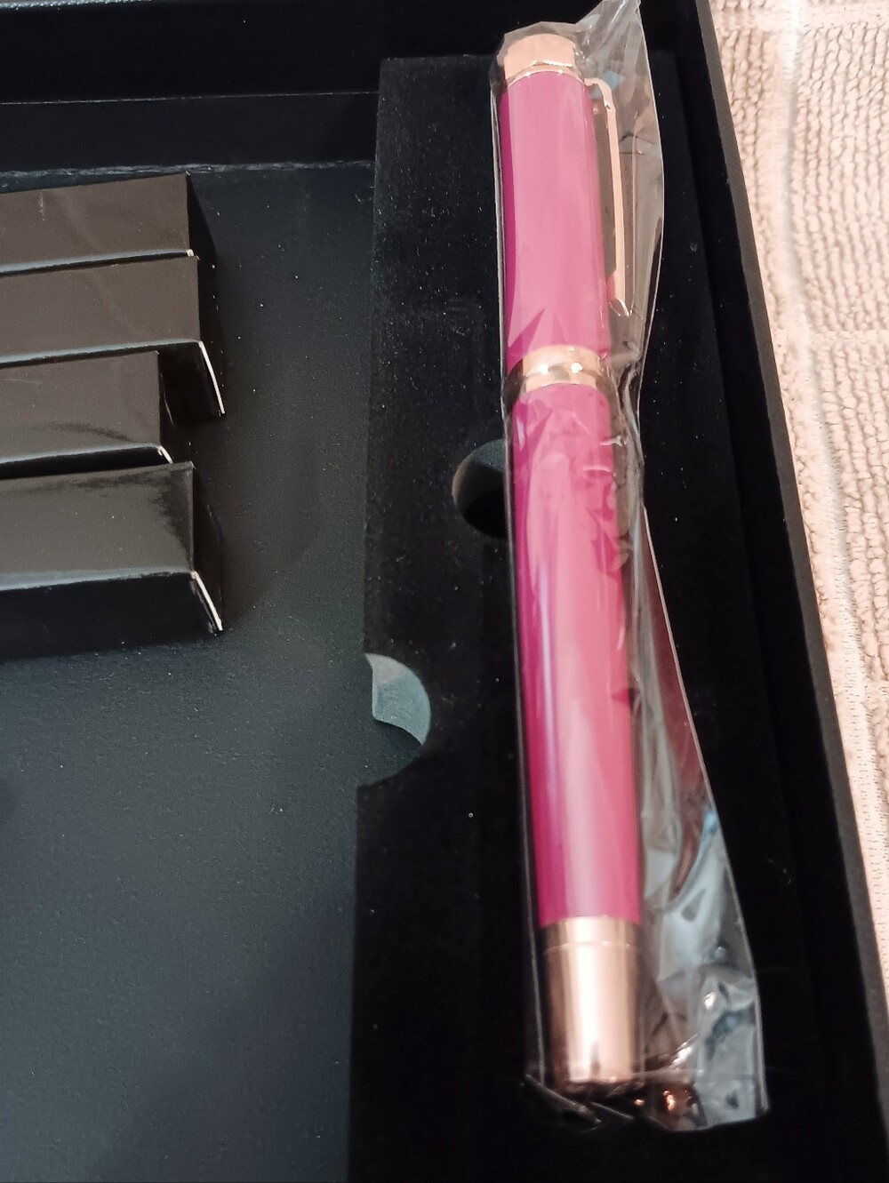 Ellington Fountain Pen & Journal Gift Set - Pink/Tan - Picture 6 of 9